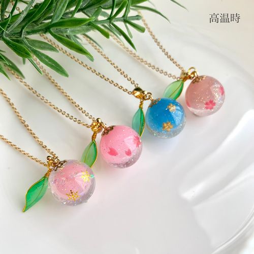 色が変わるさくらんぼネックレス ٭❀* 温度で桜の花が咲く・K16GP