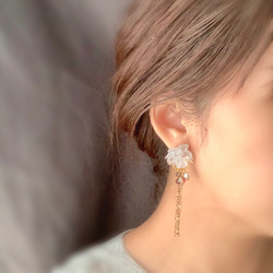 立体花のロングタッセル イヤリング/ピアス٭❀* 大人綺麗で揺れる・白