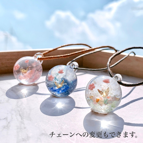 桜舞うネックレス/色が変わる不思議な球体 ٭❀* 宇宙や魔法のような 