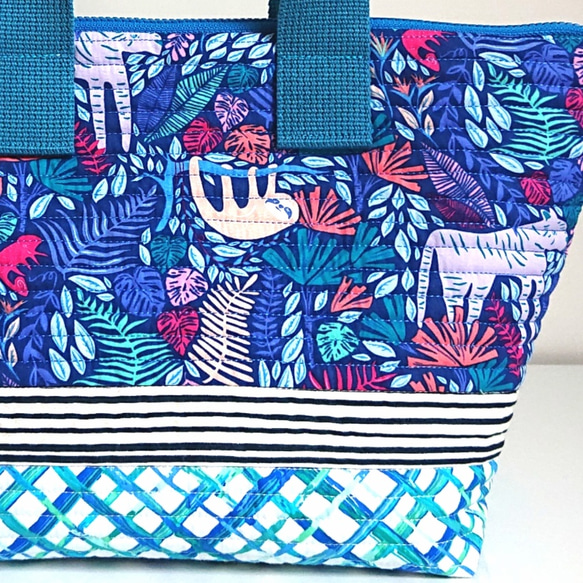 【SALE】フロリダの素敵な布☆アニマル×ブルーのキルトバッグ 4枚目の画像
