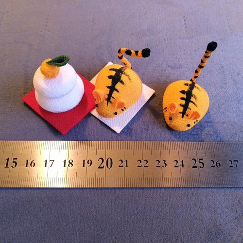 再販【干支 寅】手のひらサイズ ちりめん 正月飾り 『 寅 鏡餅 紅白 