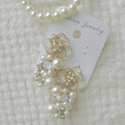 【Creema限定クリスマス2021】Flower long pearl earring 1枚目の画像