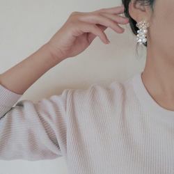 【Creema限定クリスマス2021】Flower long pearl earring 2枚目の画像
