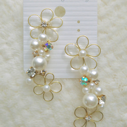 【Creema限定クリスマス2021*＊】Flower long pearl earring 1枚目の画像