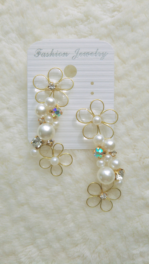 【Creema限定クリスマス2021*＊】Flower long pearl earring 1枚目の画像