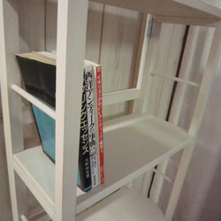 簡単折り畳み式BOOKシエルフ（本棚）道具無しで折り畳み出来る飾り棚シリーズ　シンプルトップミルキーホワイト 2枚目の画像