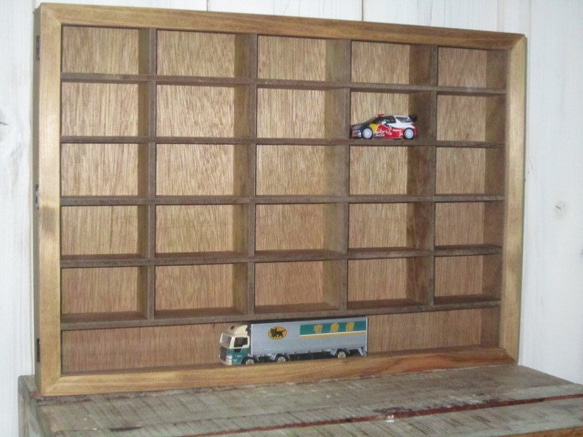 トミカなどのミニュチア収納ディスプレイ扉付きケース 1枚目の画像