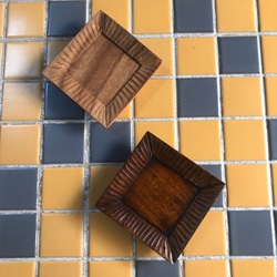 【カスタマイズ】手彫りの木製小皿・スナック皿・コースター・スクエア（丸太色） 5枚目の画像