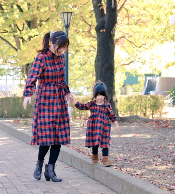 キッズ］赤いチェックのピンタックワンピース 子供服 Areu 通販