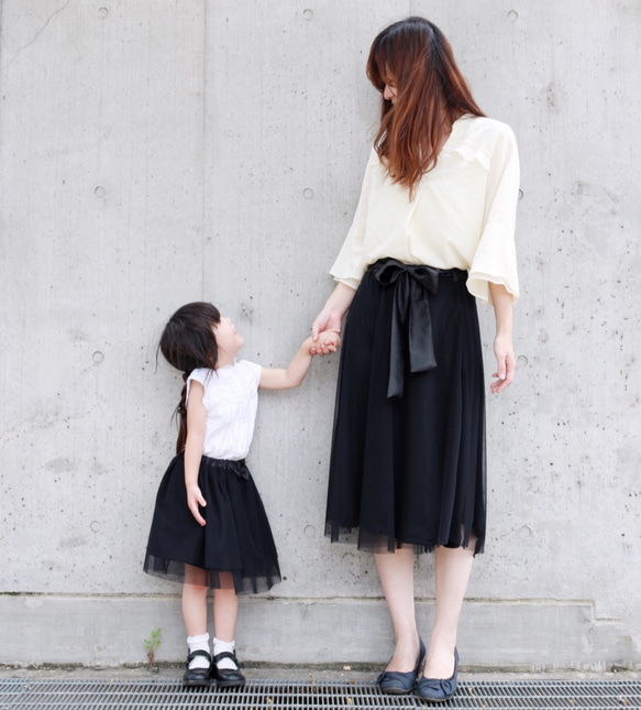 媽媽和匹配的*薄紗蓬鬆裙子*黑色 第1張的照片