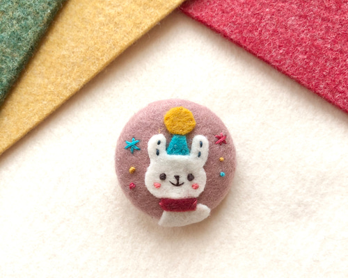再再販＊フェルトくるみボタン(大)まんまる帽子うさぎ。 ボタン せん