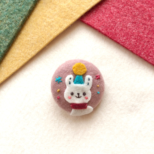 再再販＊フェルトくるみボタン(大)まんまる帽子うさぎ。 ボタン せん