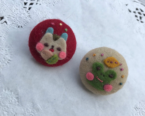 再販＊フェルトくるみボタン ゆるゆる2匹組。 ボタン せんたくびより  