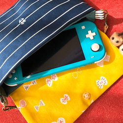Nintendo Switch Liteサイズミニバッグ×フェルトくるみボタン　キラキラねこ 4枚目の画像