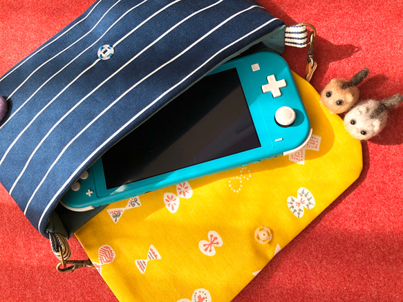 Nintendo Switch Liteサイズミニバッグ×フェルトくるみボタン　キラキラねこ 4枚目の画像