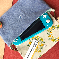 Nintendo Switch（携帯モード）＆Switch lite サイズ　ミニバッグ×ボタンワンコと葉っぱ 4枚目の画像