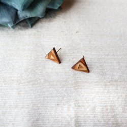 木雕-三角幾何圖騰-耳針式耳環 第2張的照片