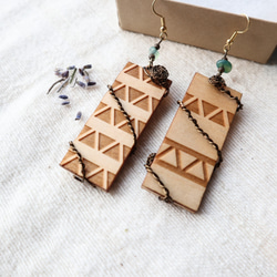 木製幾何圖騰-古銅編織-垂墜式耳環 第5張的照片