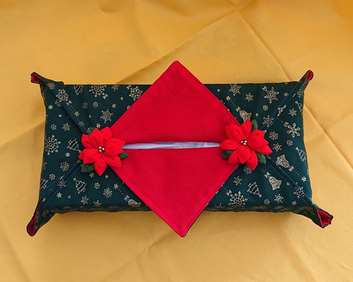 ゆー‪‪❤︎‬ボックスティッシュカバー❤︎ポインセチア クリスマス早割】クリスマスVerボックスティッシュカバー&つまみ細工