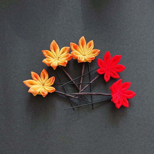 つまみ細工　髪飾り　✴︎結花✴︎紅・グリーン・マスタード　No.378再販2 M554 【つまみ細工の髪飾り 祝賀紅白牡丹】つまみ細工 髪飾り 絹