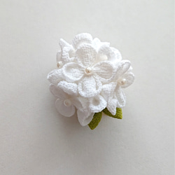 つまみ細工紫陽花(白)ブローチ&髪飾り 2枚目の画像