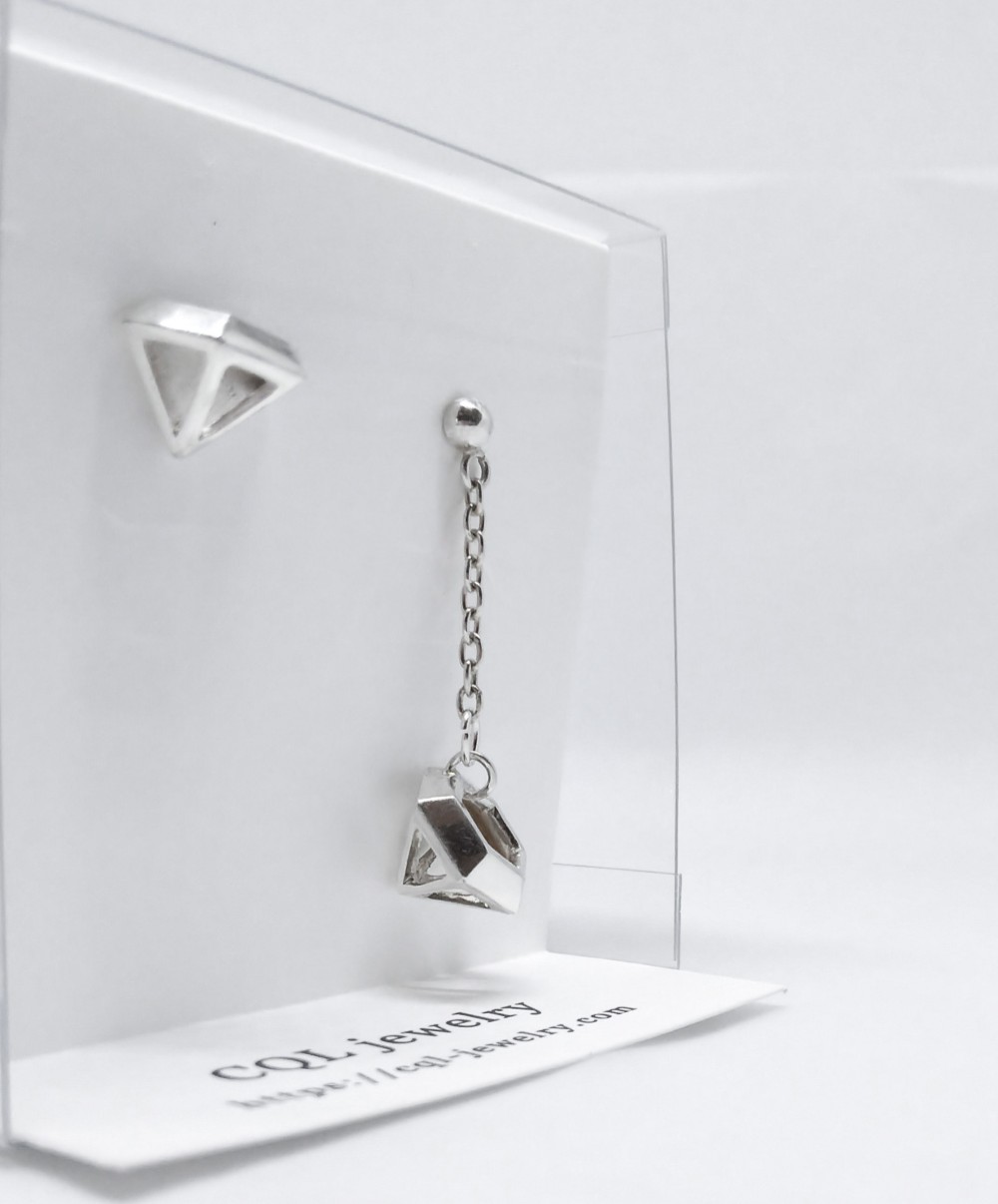 Flying Diamond ピアス（シルバー）