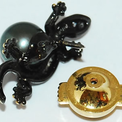 K18YG ブラックメッキ トカゲ リザード 蜥蜴 デザイン 黒真珠 ダイヤモンド ラペルピン/ピンバッジ 3枚目の画像