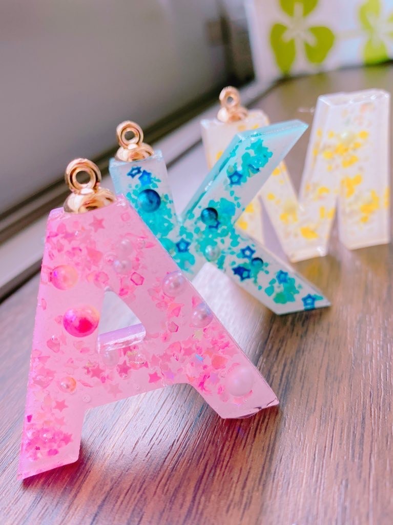 イニシャル キーホルダー チャーム アクセサリー バッグチャーム