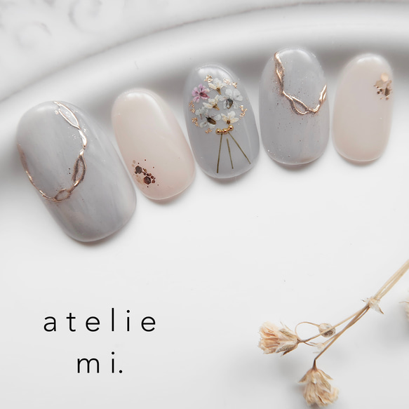 ニュアンスグレーのドライフラワーネイルチップ*ブライダルネイル 前  