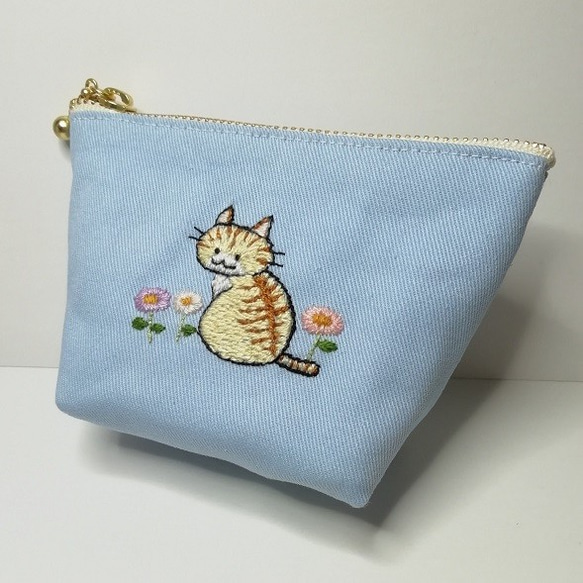 手刺繍の小さなポーチ　茶とら猫ちゃん 1枚目の画像