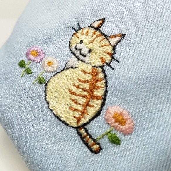 手刺繍の小さなポーチ　茶とら猫ちゃん 5枚目の画像