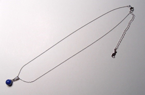 サージカルステンレス製天然石ネックレス　ラピスラズリ　８ｍｍ 2枚目の画像
