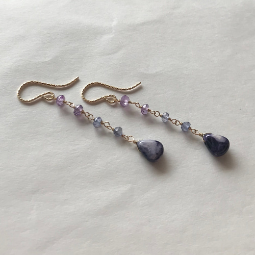 ティファニーストーンとアイオライト、ピンクアメジストのステーション  