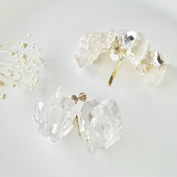 ice crystal レジン イヤリング/ピアス (水晶 氷柱, 淡水パール) 〈受注製作〉 7枚目の画像