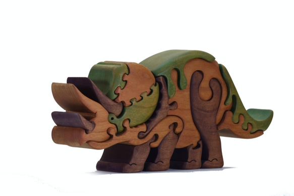 トリケラトプスの木製パズル（色付き） 3枚目の画像