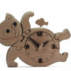 ぽっちゃりネコの木製置き時計 1枚目の画像
