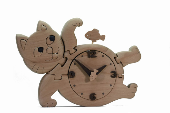 ぽっちゃりネコの木製置き時計 1枚目の画像
