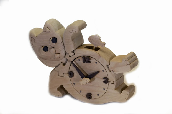 ぽっちゃりネコの木製置き時計 3枚目の画像
