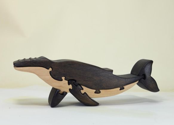 ザトウクジラの木製パズル 1枚目の画像