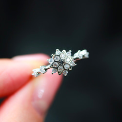 雪の結晶　スノーフレーク　リング　プラチナ　ダイヤ スノーフレークのモチーフを手彫りで | 結婚・婚約指輪の
