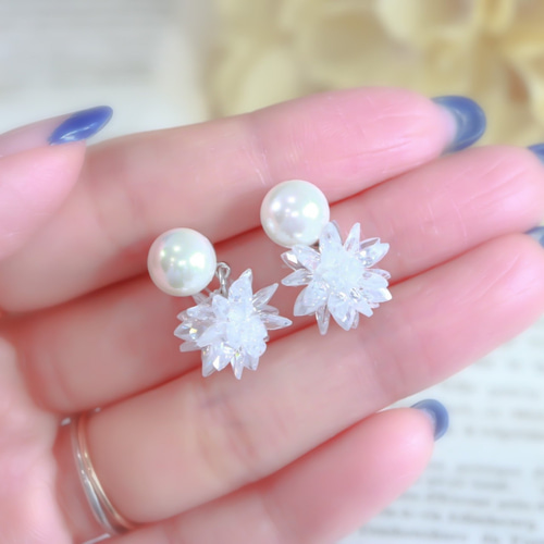 【新入荷】本翡翠保証‼️天然翡翠　白氷種18Kゴールド梅花ピアス　両耳用　鑑定書付 新入荷】本翡翠保証‼️天然翡翠白氷種18Kゴールド梅花ピアス両耳