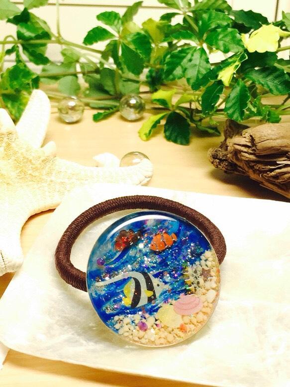 No 59❣️可愛い熱帯魚型海辺模様のレジンヘアゴム❣️٩(๑❛ᴗ❛๑)۶❣️ 海の中の熱帯魚❤︎ヘアゴム 水族館 ヘアゴム m.y 通販 1102295