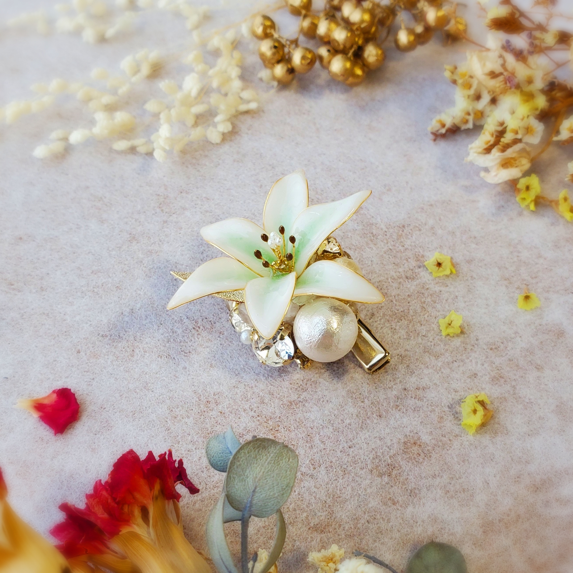 白百合のブローチ/白花ブローチ