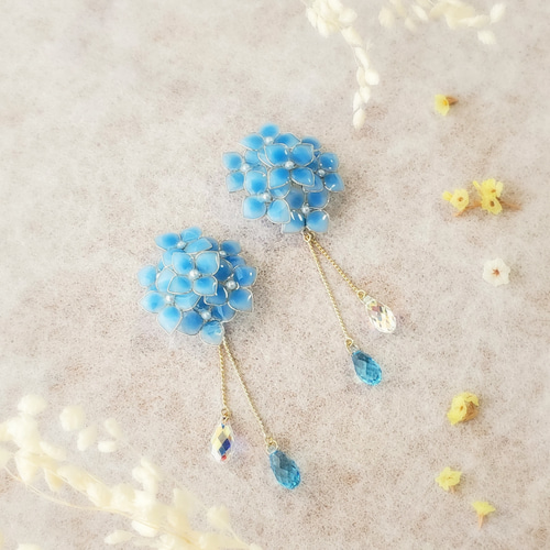 雨雫のオーロラと紫陽花の和風ピアス　イヤリング 傘レジンとアジサイ 傘と雨雫のオーロラと紫陽花の和風ピアス イヤリング傘レジンと