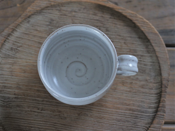 白い陶器のスープカップ 3枚目の画像