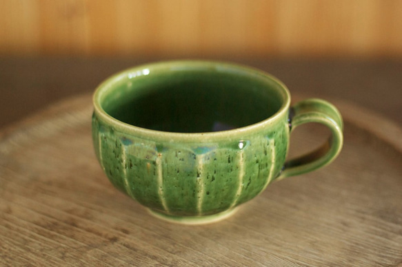緑釉ティーカップ（面） 1枚目の画像