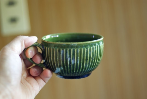 ティーカップ（緑釉/鎬） 2枚目の画像