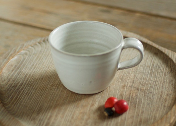 白釉コーヒーカップ（無） 1枚目の画像