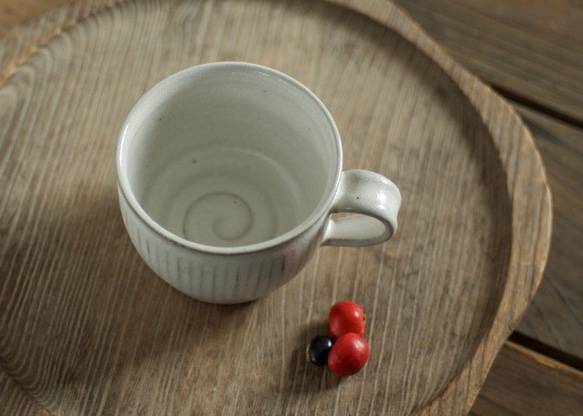 白釉コーヒーカップ（鎬） 2枚目の画像