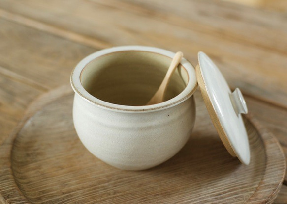 やわらかな白釉の手作りバターディッシュ やわらかな白釉の手作り